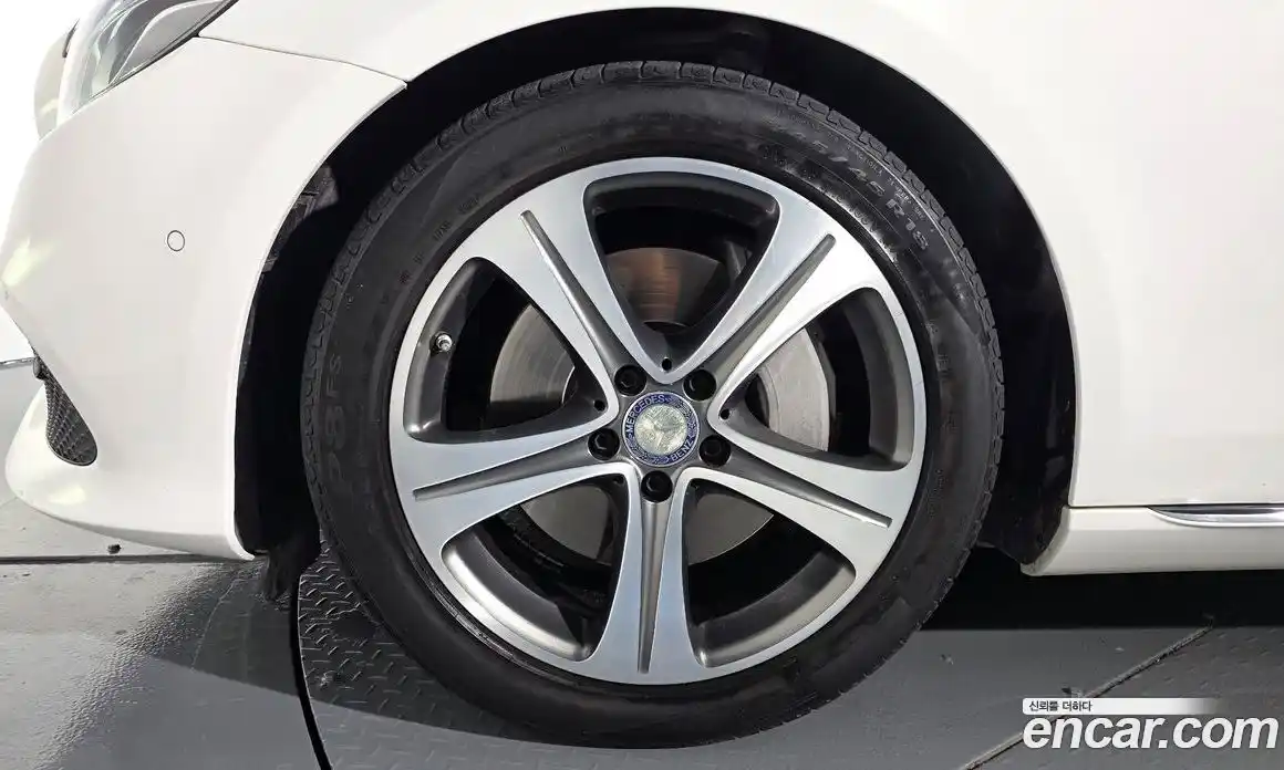 Mercedes-Benz E-Class 2017 2.0 Автомат в Москве № 136655, фото 18