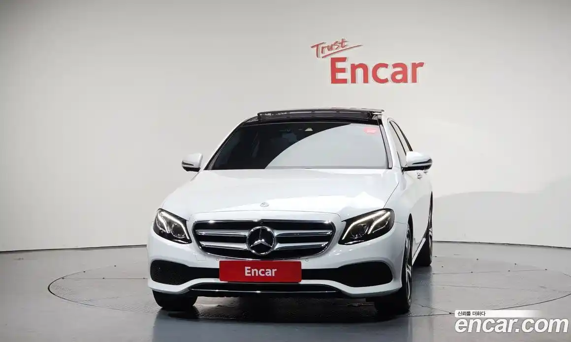 Mercedes-Benz E-Class 2017 2.0 Автомат в Москве № 136655, фото 10