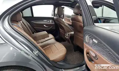 Mercedes-Benz E-Class 2022 2.0 Автомат в Москве № 143141, миниатюра 3