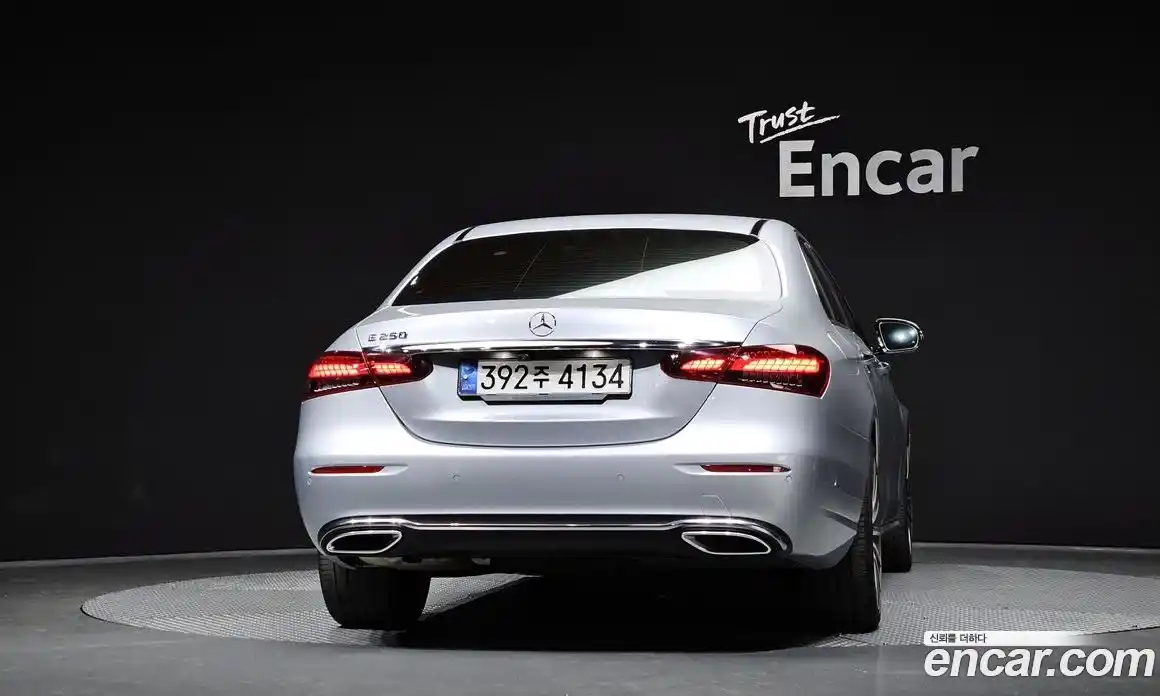 Mercedes-Benz E-Class 2021 2.0 Автомат в Москве № 147217, фото 4