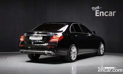 Mercedes-Benz E-Class 2020 1.9 Автомат в Москве № 160839, миниатюра 3