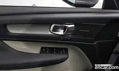 Volvo XC40 2025 2.0 Автомат в Москве № 164144, миниатюра 9