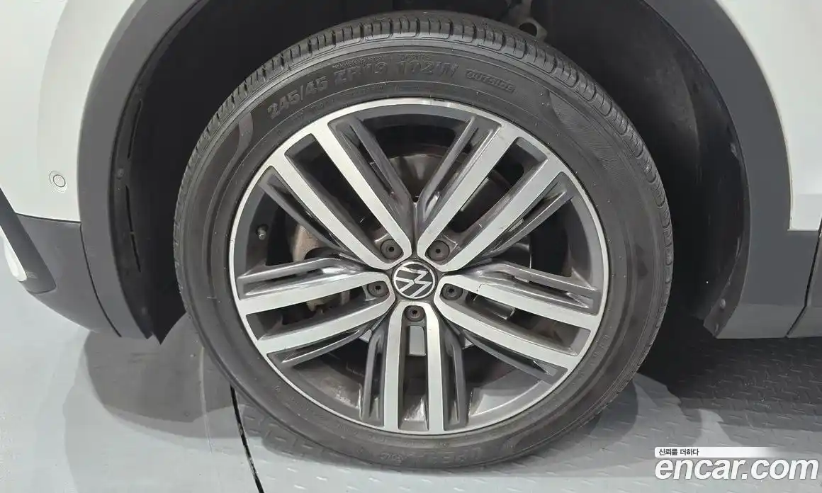 Volkswagen Tiguan 2023 2.0 Автомат в Москве № 168553, фото 14