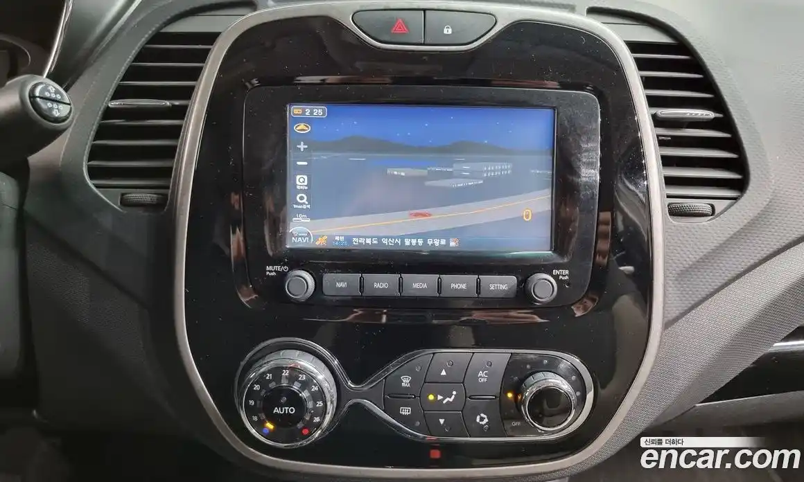 Renault QM3 2014 1.5 Автомат в Москве № 179996, фото 8