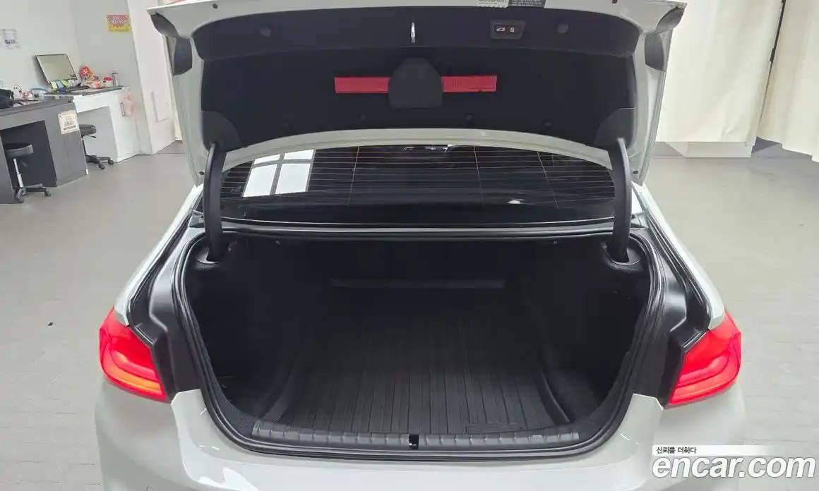 BMW 5-Series 2018 2.0 Автомат в Москве № 192037, фото 12