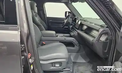 Land Rover Defender, 2025