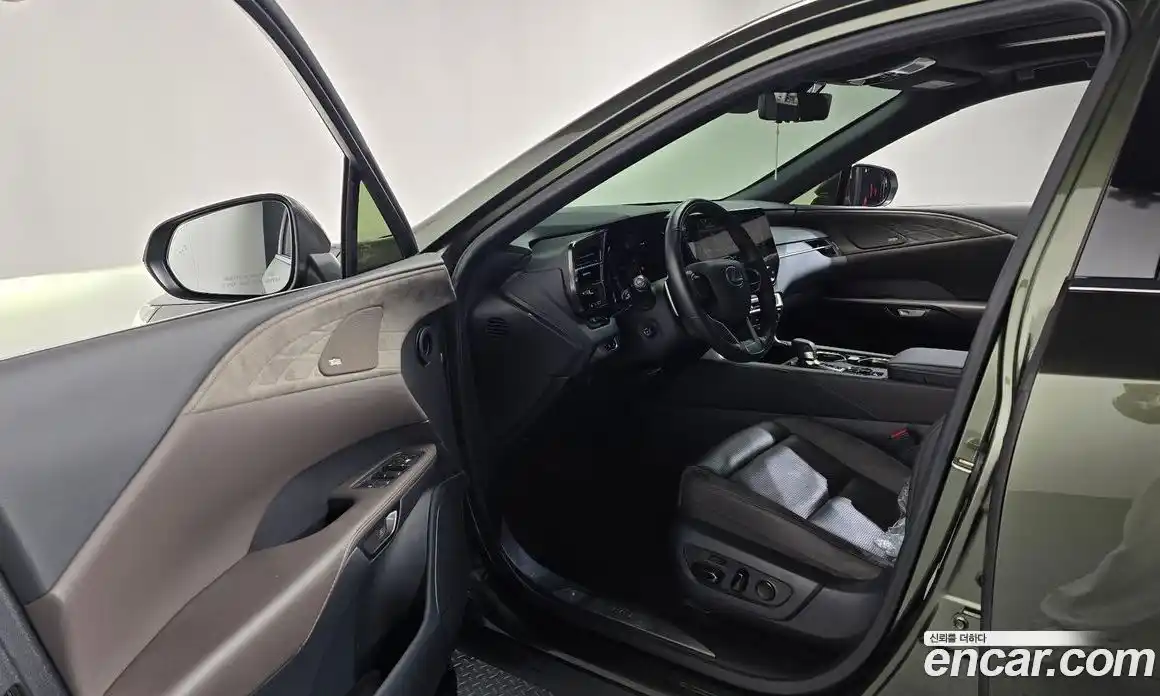 Lexus RX 2024 2.5 Автомат в Москве № 198721, фото 17