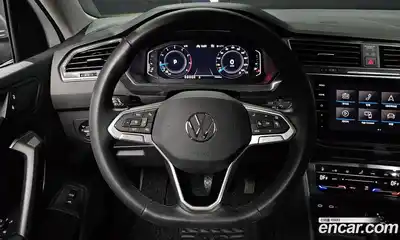 Volkswagen Tiguan 2023 2.0 Автомат в Москве № 198921, миниатюра 2