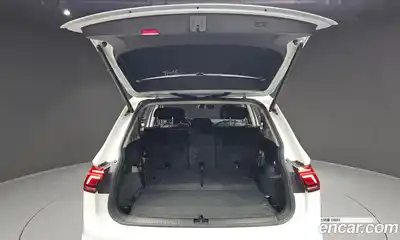 Volkswagen Tiguan 2023 2.0 Автомат в Москве № 198921, миниатюра 10