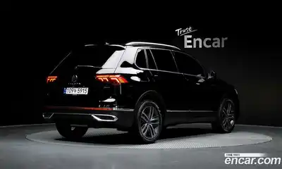 Volkswagen Tiguan 2023 2.0 Автомат в Москве № 199043, миниатюра 3