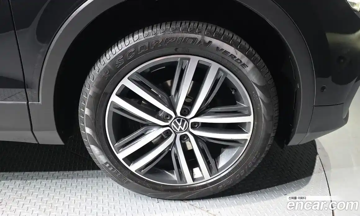 Volkswagen Tiguan 2023 2.0 Автомат в Москве № 199043, фото 4