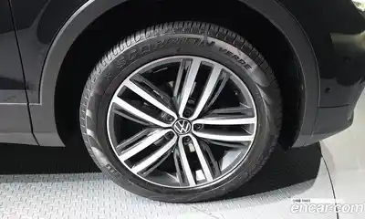 Volkswagen Tiguan 2023 2.0 Автомат в Москве № 199043, миниатюра 4