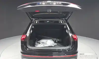 Volkswagen Tiguan 2023 2.0 Автомат в Москве № 199043, миниатюра 6