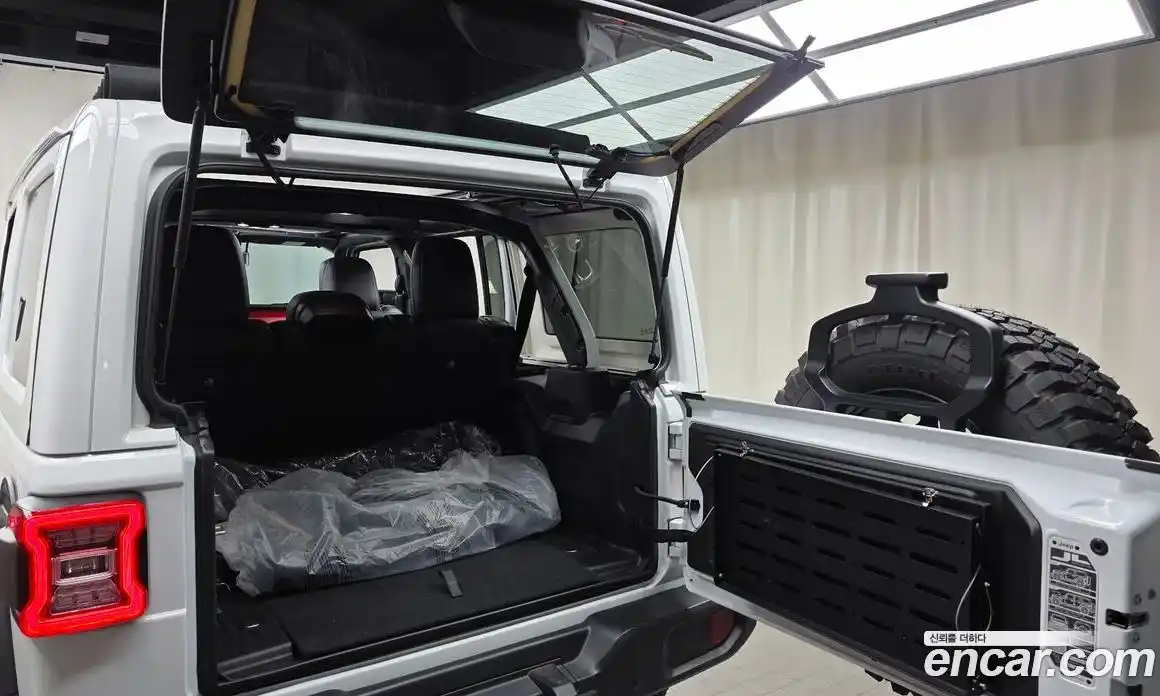 Jeep Wrangler 2023 2.0 Автомат в Москве № 199433, фото 9