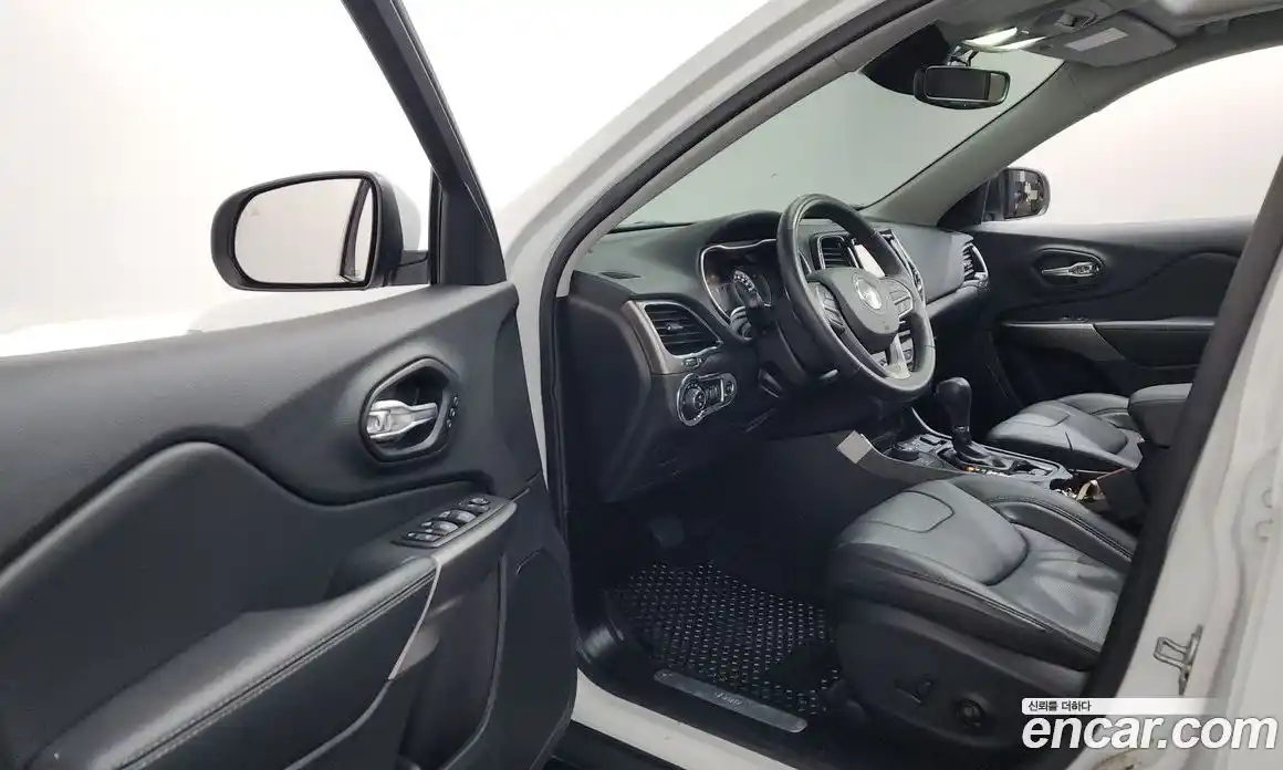 Jeep Cherokee 2021 2.4 Автомат в Москве № 199448, фото 19