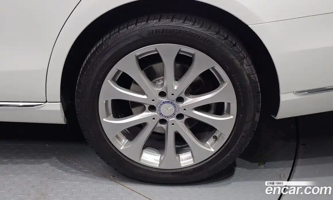 Mercedes-Benz E-Class 2017 2.0 Автомат в Москве № 211945, фото 11