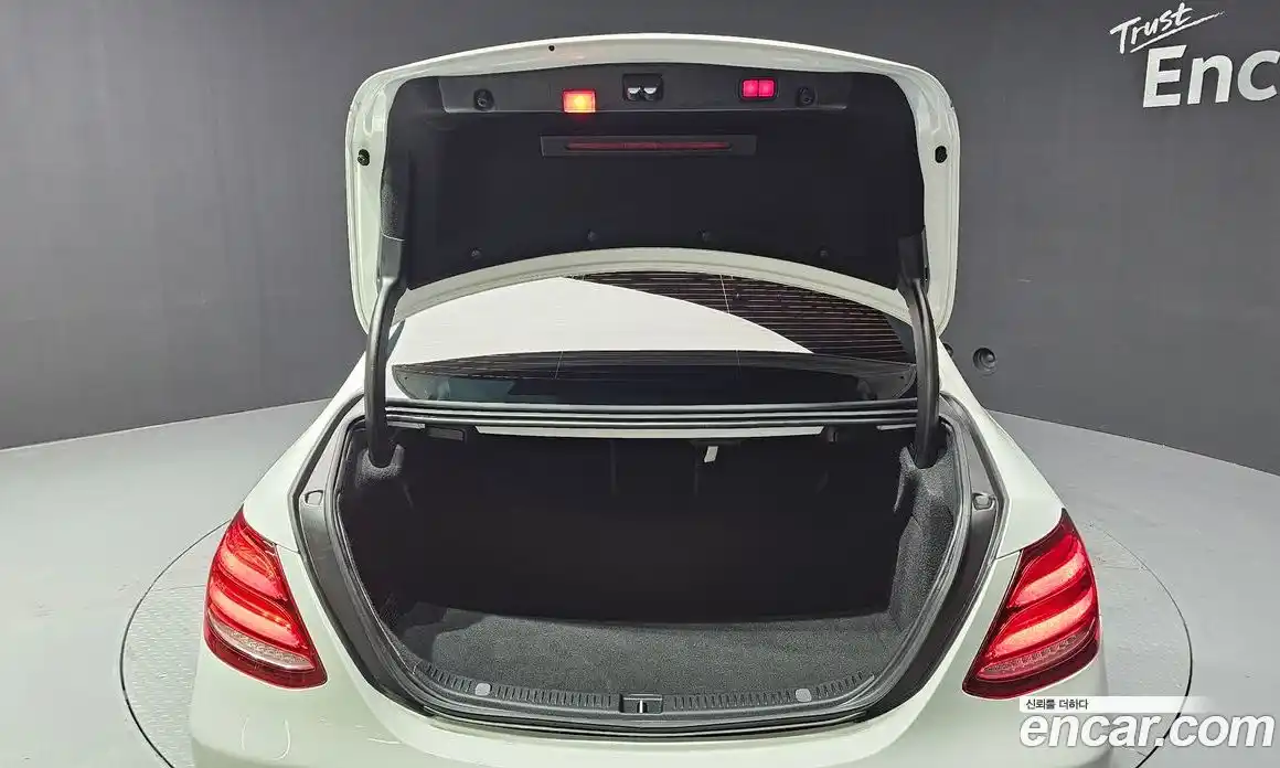 Mercedes-Benz E-Class 2017 2.0 Автомат в Москве № 211945, фото 14