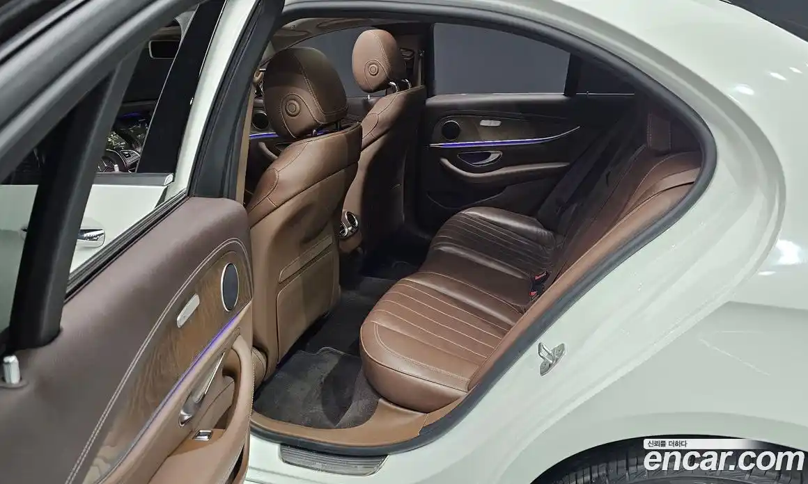 Mercedes-Benz E-Class 2017 2.0 Автомат в Москве № 211945, фото 4