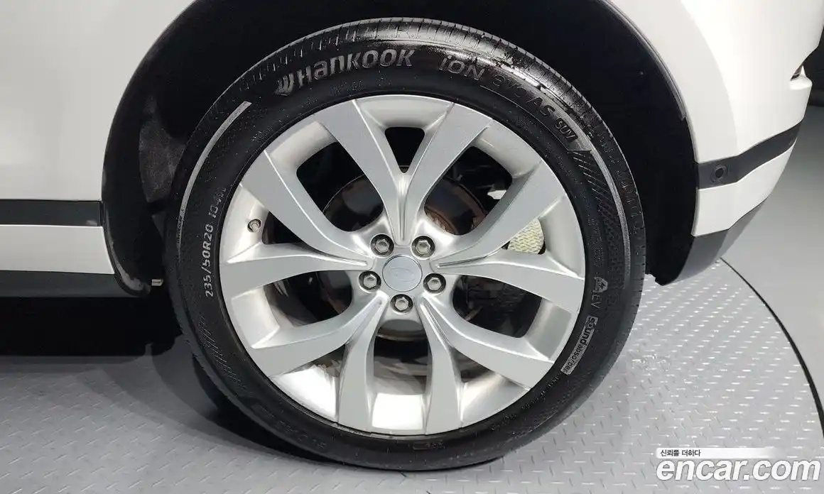 Land Rover Range-Rover Evoque 2020 2.0 Автомат в Москве № 213430, фото 11