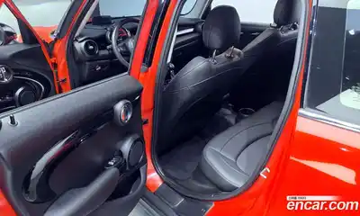 Mini Cooper 2019 1.5 Автомат в Москве № 214265, миниатюра 9