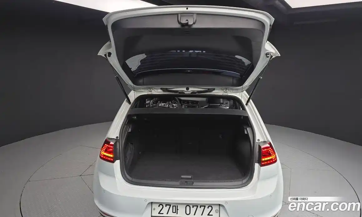 Volkswagen Golf 2016 2.0 Автомат в Москве № 215366, фото 3