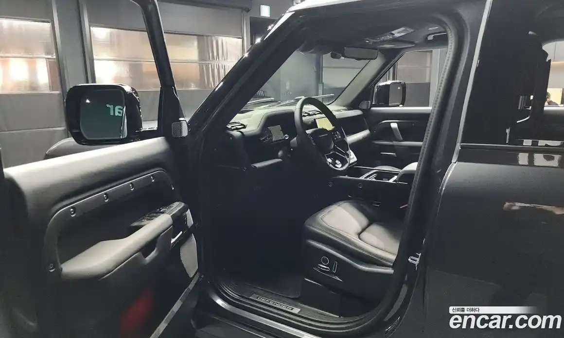 Land Rover Defender 2024 3.0 Автомат в Москве № 231134, фото 3