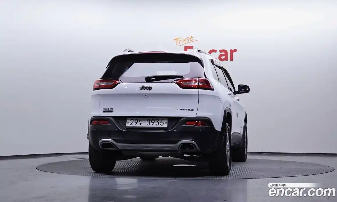 Jeep Cherokee 2014 2.0 Автомат в Москве № 232727, фото 11