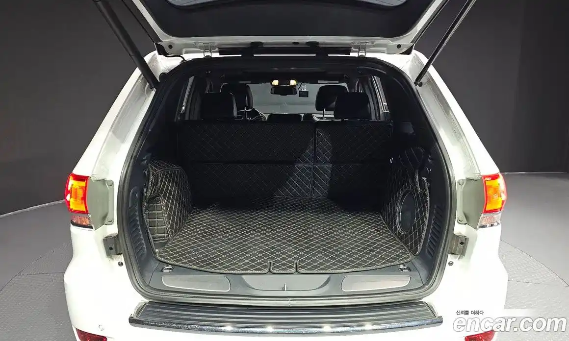 Jeep Cherokee 2015 3.0 Автомат в Москве № 232765, фото 1