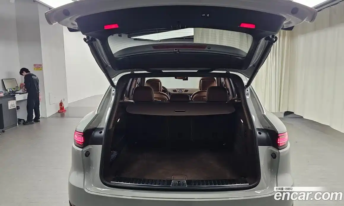 Porsche Cayenne 2023 3.0 Автомат в Москве № 294088, фото 12