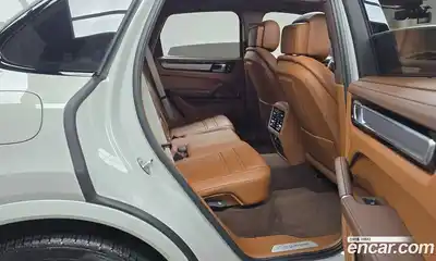 Porsche Cayenne 2023 3.0 Автомат в Москве № 294088, миниатюра 3