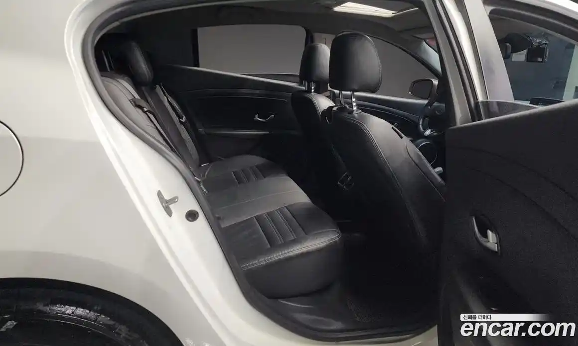 Renault SM3 2015 1.6 Автомат в Москве № 107247, фото 16