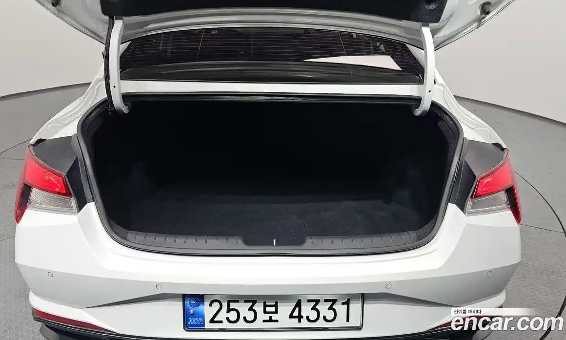 Hyundai Avante 2023 1.6 Автомат в Москве № 126570, фото 12