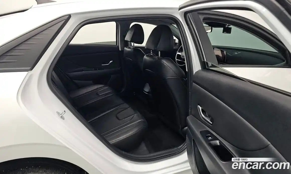 Hyundai Avante 2023 1.6 Автомат в Москве № 126570, фото 16