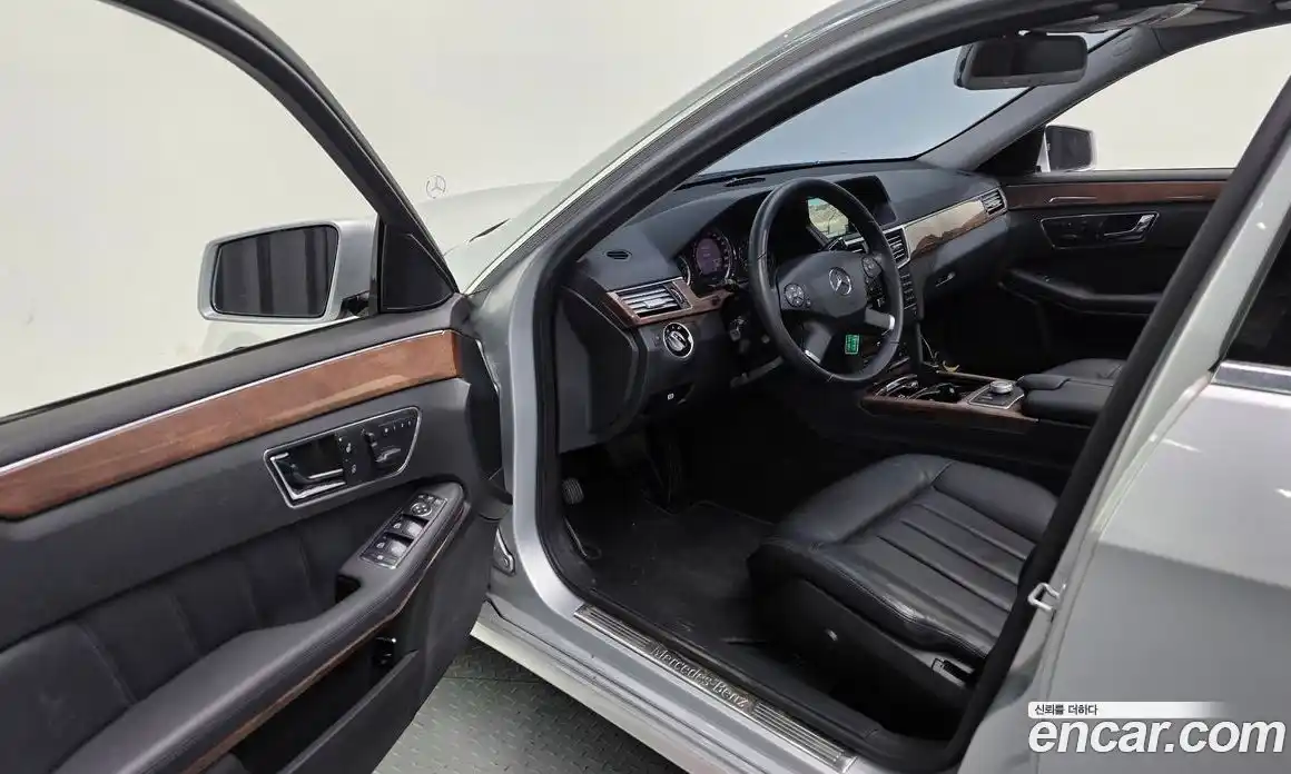Mercedes-Benz E-Class 2011 3.5 Автомат в Москве № 142973, фото 14