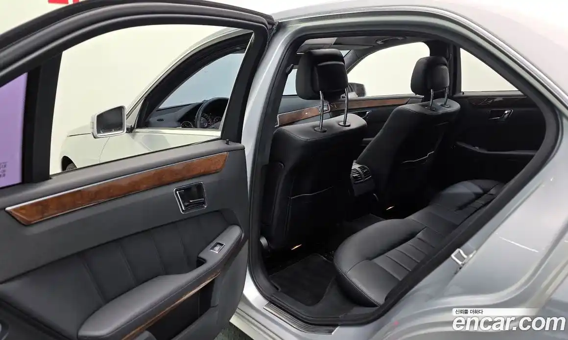 Mercedes-Benz E-Class 2011 3.5 Автомат в Москве № 142973, фото 7