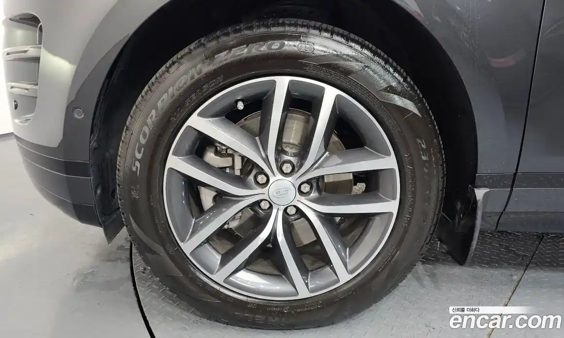 Land Rover Range-Rover Evoque 2024 2.0 Автомат в Москве № 165969, фото 17