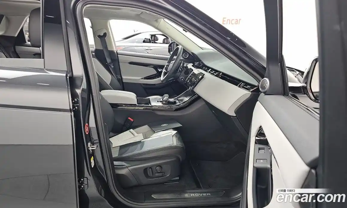 Land Rover Range-Rover Evoque 2024 2.0 Автомат в Москве № 165969, фото 18