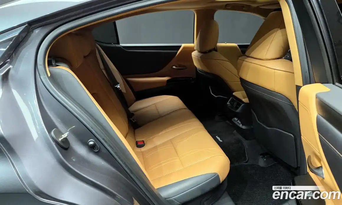 Lexus ES 2022 2.5 Автомат в Москве № 168212, фото 3