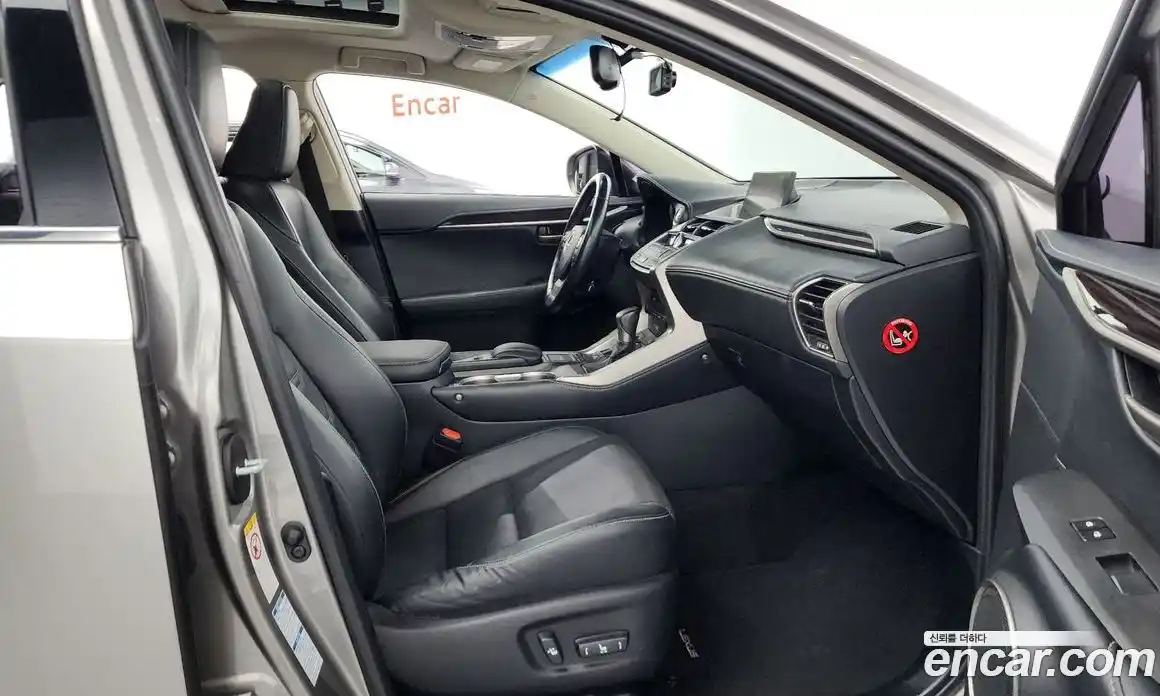 Lexus NX 2015 2.5 Автомат в Москве № 168310, фото 17