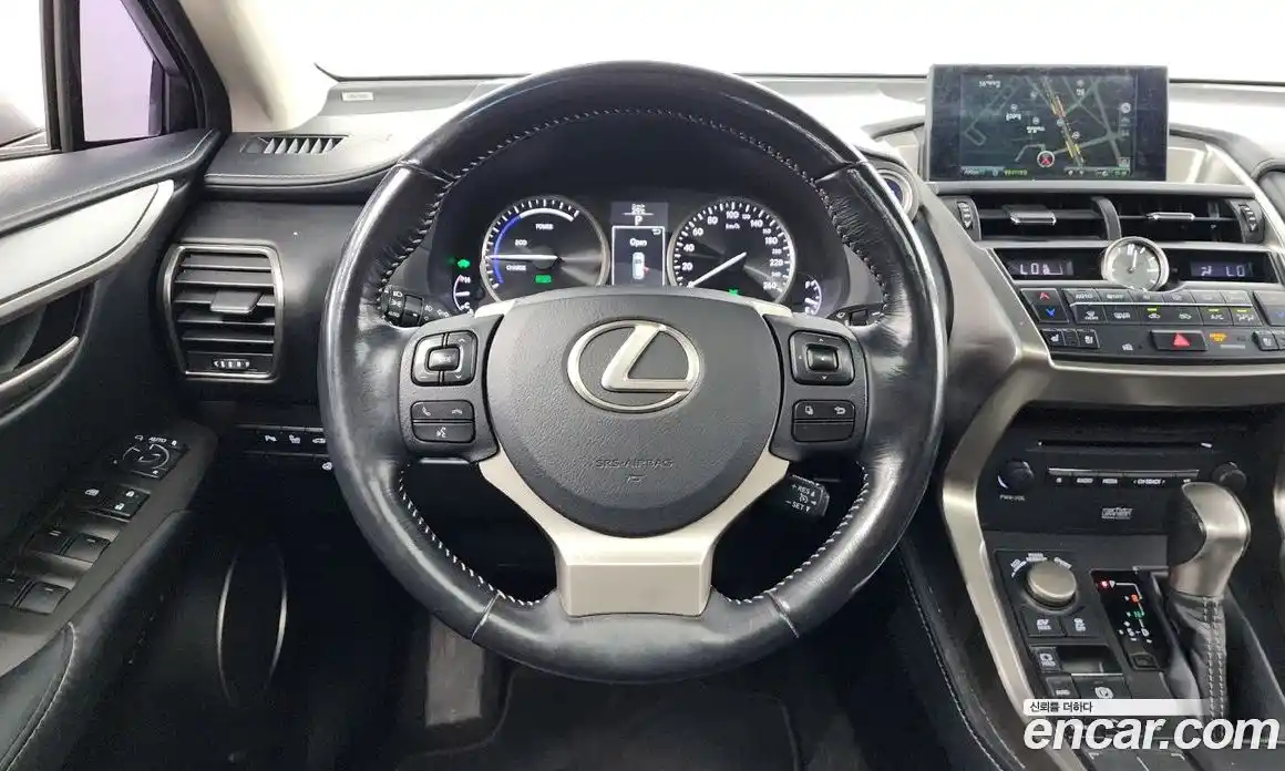 Lexus NX 2015 2.5 Автомат в Москве № 168310, фото 3
