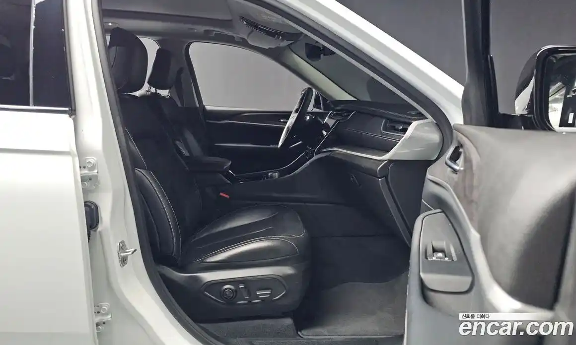 Jeep Cherokee 2023 3.6 Автомат в Москве № 169334, фото 12