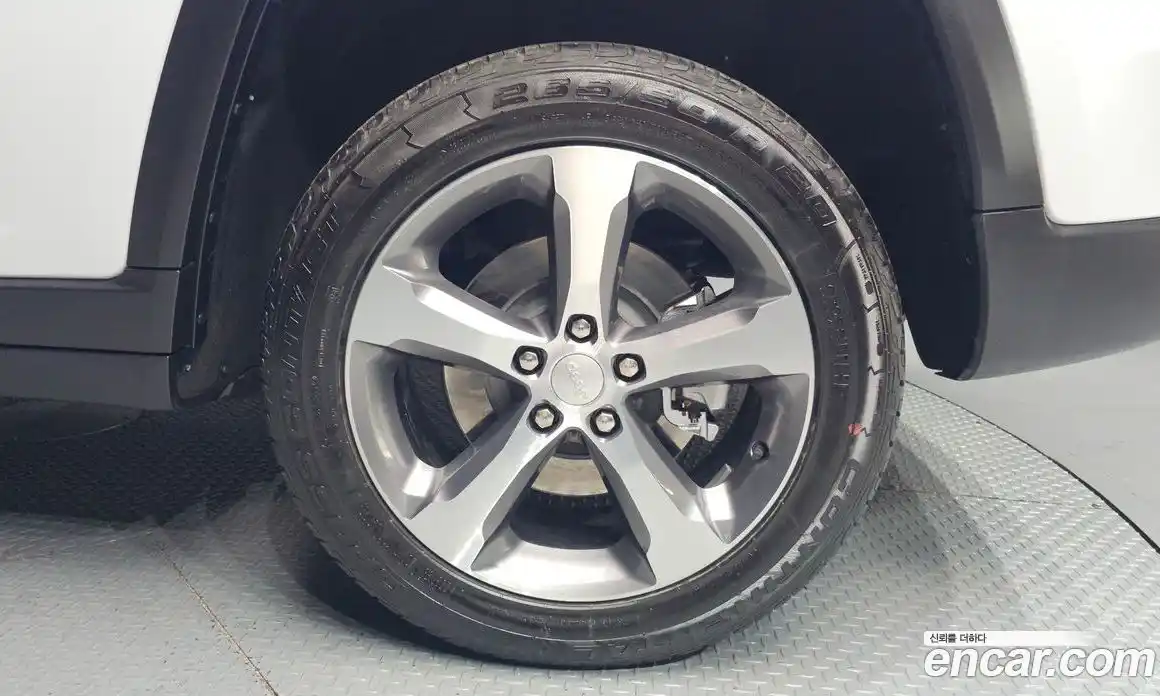 Jeep Cherokee 2023 3.6 Автомат в Москве № 169334, фото 7