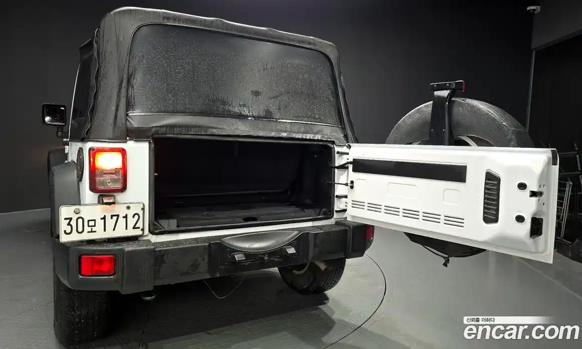 Jeep Wrangler 2015 3.6 Автомат в Москве № 169897, фото 10