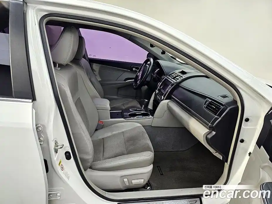 Toyota Camry 2013 2.5 Автомат в Москве № 170344, фото 17