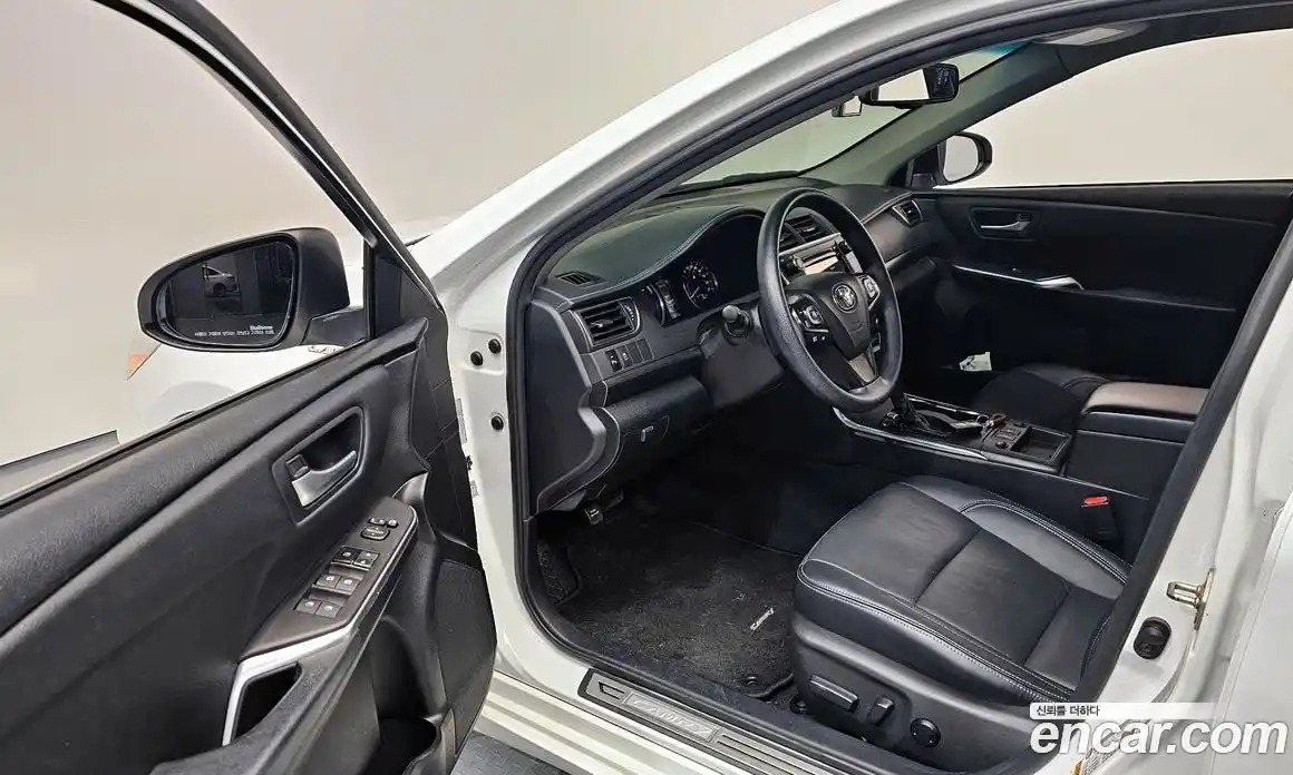 Toyota Camry 2016 2.5 Автомат в Москве № 190760, фото 17