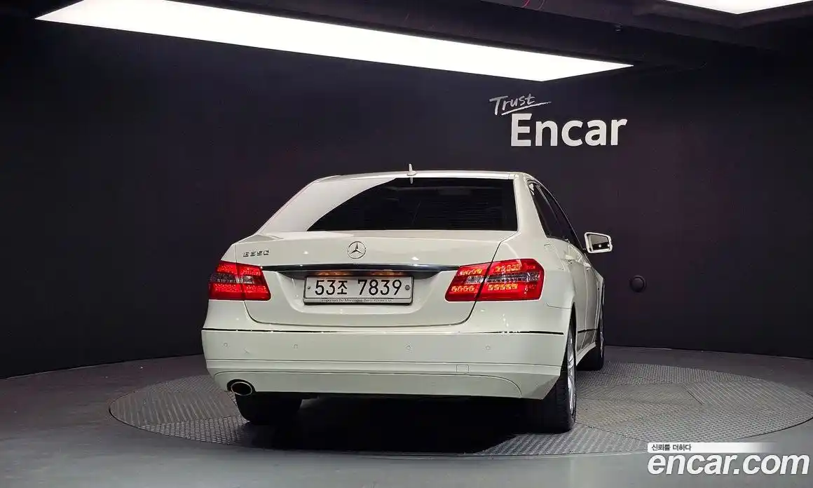 Mercedes-Benz E-Class 2010 1.8 Автомат в Москве № 194067, фото 11