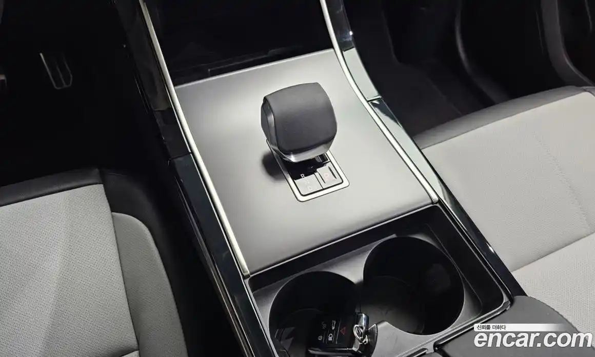 Land Rover Range-Rover Velar 2025 2.0 Автомат в Москве № 198064, фото 12