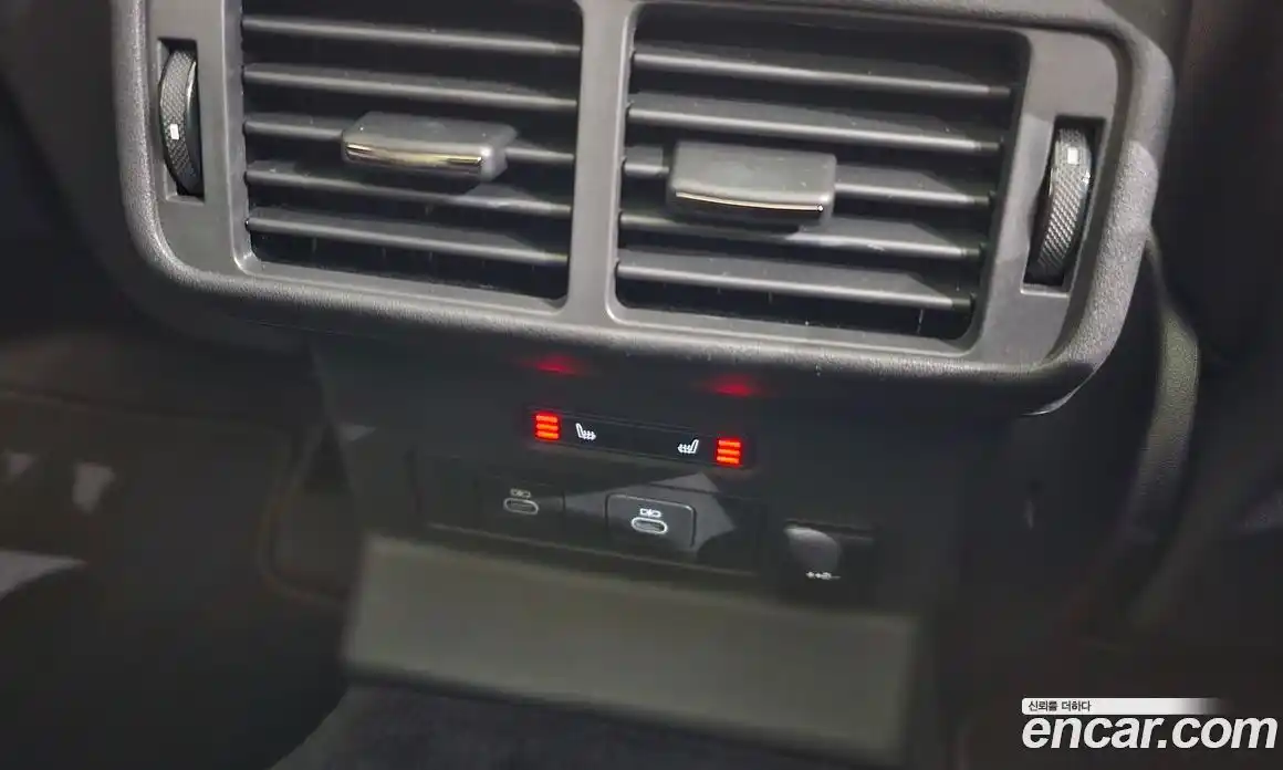 Land Rover Range-Rover Velar 2025 2.0 Автомат в Москве № 198064, фото 4