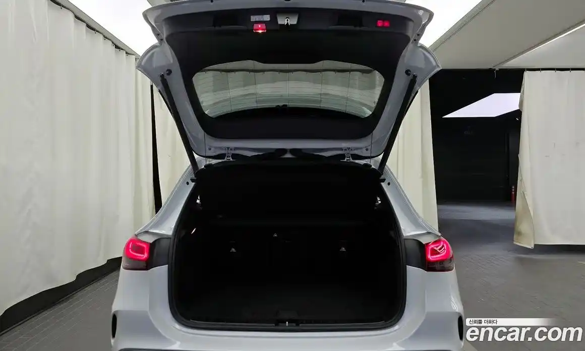 Mercedes-Benz GLA-Class 2023 2.0 Автомат в Москве № 200552, фото 2