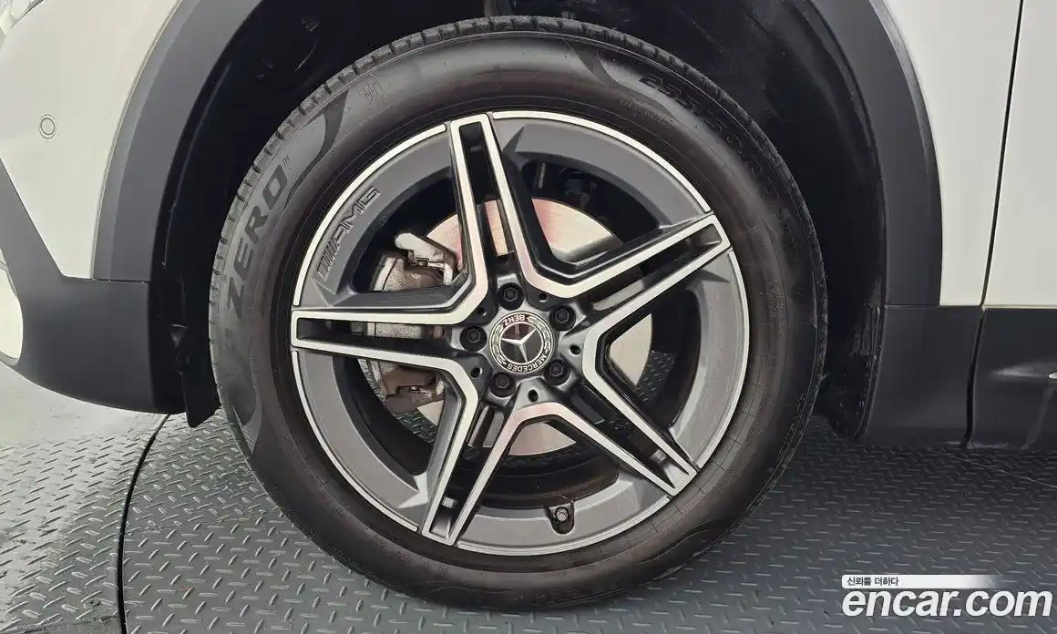 Mercedes-Benz GLB-Class 2023 2.0 Автомат в Москве № 206760, фото 9